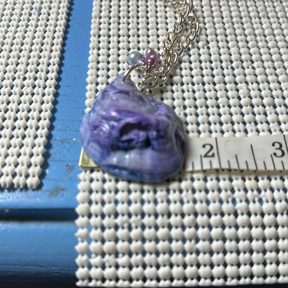 Dyed Oyster shell necklace    #2 - Picture 8 of 9